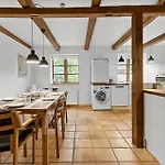 2 Bedroom Gorgeous In