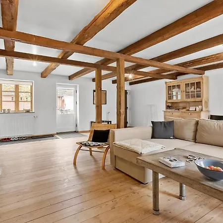 Apartment 2 Bedroom Gorgeous In