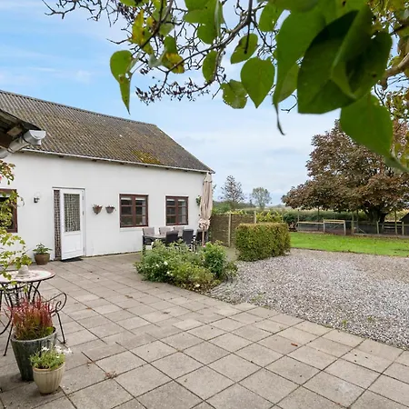 Apartment 2 Bedroom Gorgeous In *