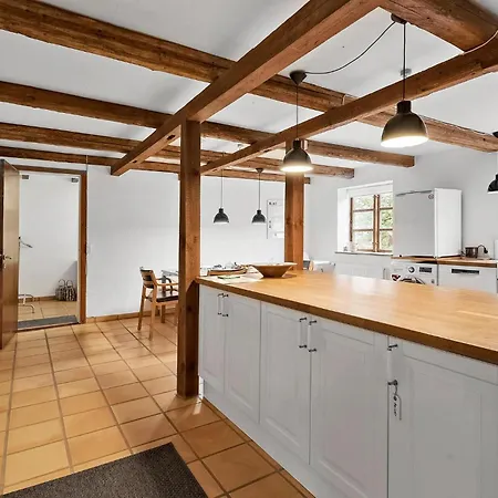 2 Bedroom Gorgeous In דירה *