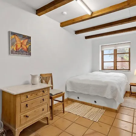 2 Bedroom Gorgeous In Apartamento