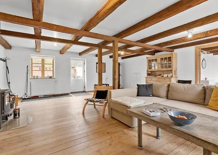 Apartment 2 Bedroom Gorgeous In