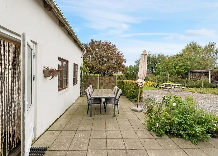 2 Bedroom Gorgeous In Apartment *