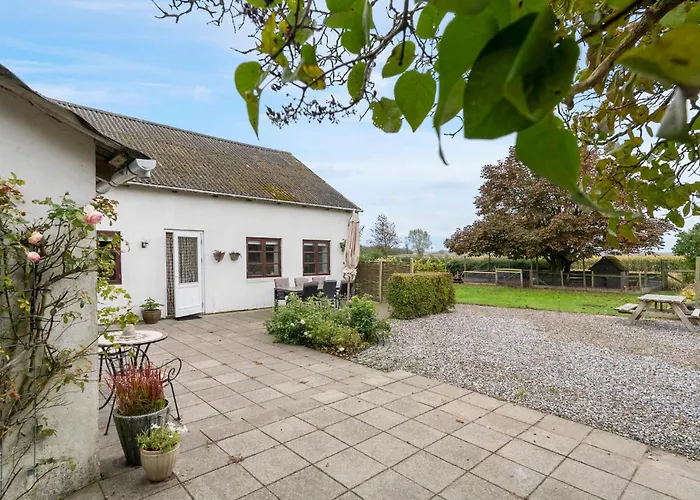 Apartment 2 Bedroom Gorgeous In *