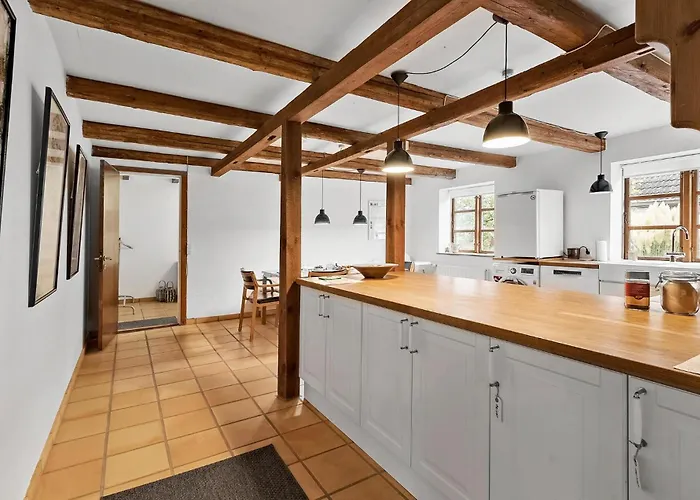 2 Bedroom Gorgeous In Apartment *