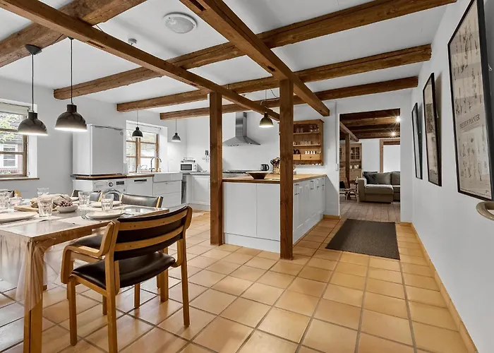 Apartment 2 Bedroom Gorgeous In *