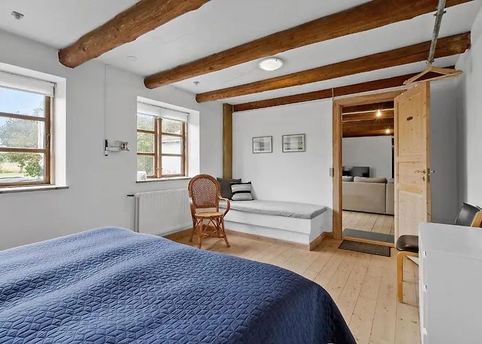 Apartment 2 Bedroom Gorgeous In *