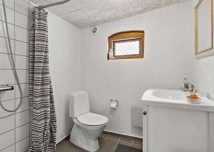 Apartment 2 Bedroom Gorgeous In *